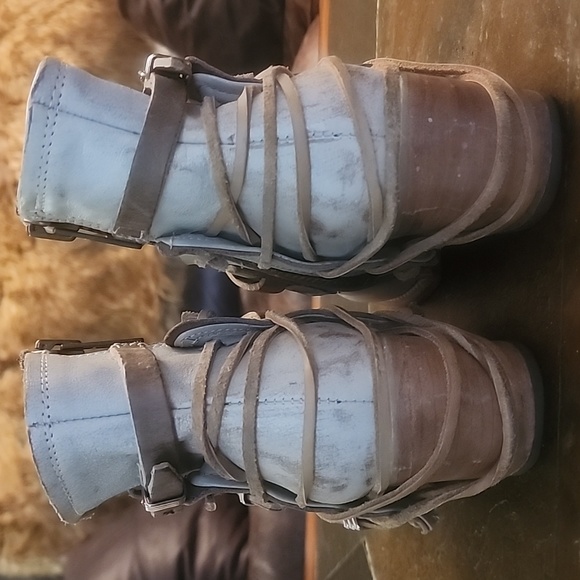 Feebird Distressed Ice Crue Ankle Booties. Size: 7 - Picture 3 of 7